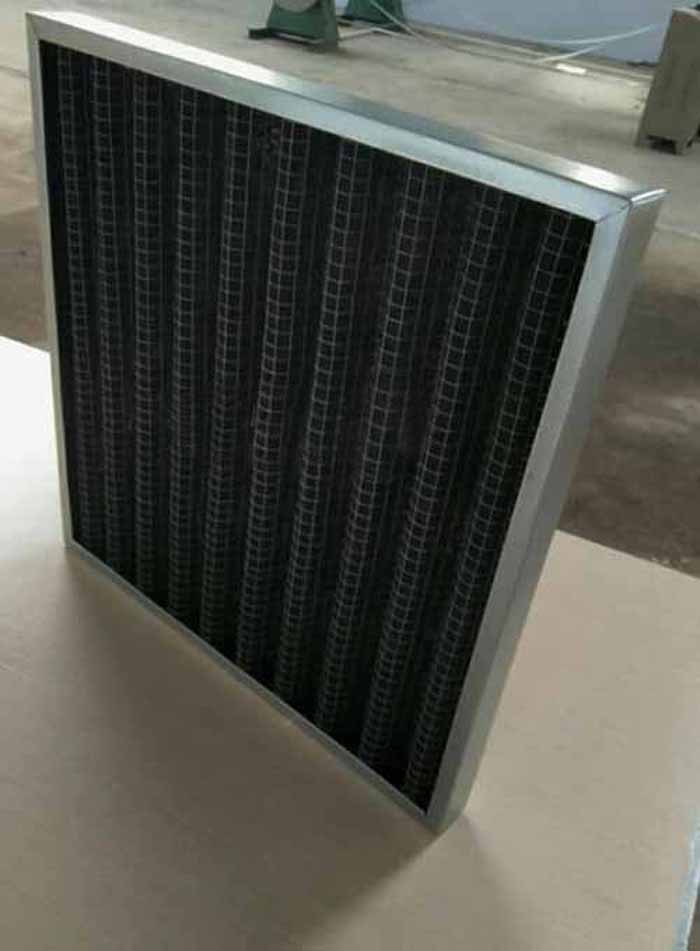 折疊式活性炭過濾器鋁型材外框，也可選用鍍鋅外框及不銹鋼，厚度為：21mm,25mm,46mm，50mm等其他多種厚度。